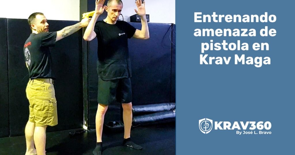Entrenando amenaza con pistola en Krav Maga
